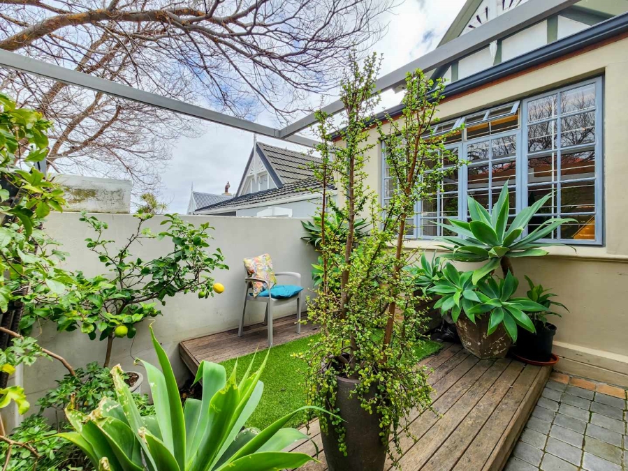 2 Bedroom Property for Sale in Sea Point Western Cape